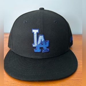 EXCLUSIVE NWOT New Era 59Fifty LA Dodgers Black With Blue/White 7 1/4 Fitted Hat